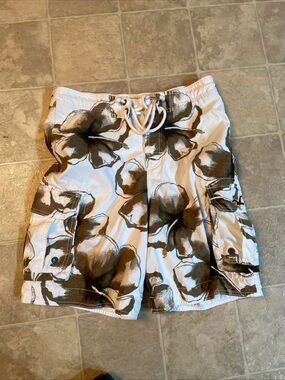 Hollister Board Shorts Mens Small White Tan Floral Hibiscus Print Cargo Pockets